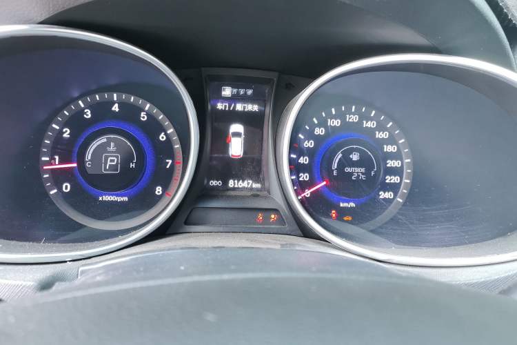 Used Hyundai Santa Fe 2015 2.4L Automatic Two-Wheel Drive Smart Version 5 Seats Instrument Cluster