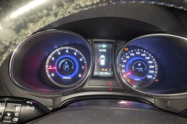 Used Hyundai Santa Fe 2015 2.4L Automatic Two-Wheel Drive Smart Version 5 Seats Instrument Cluster