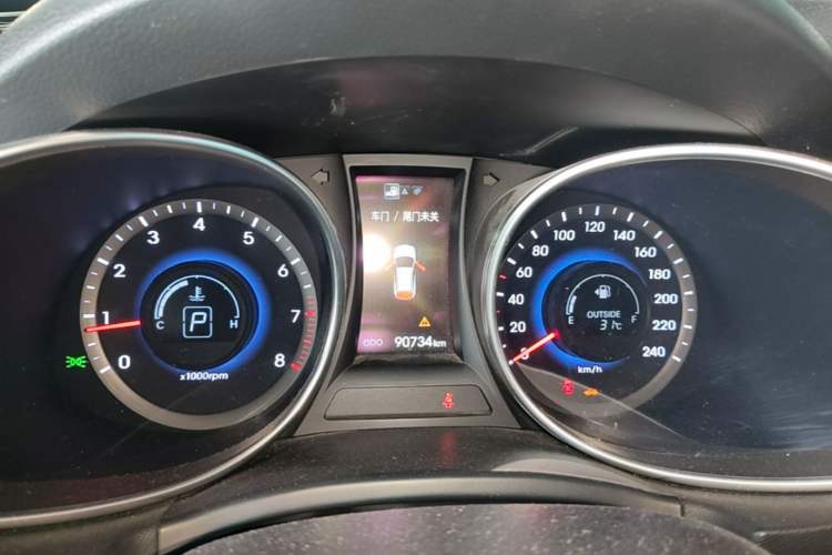 Used Hyundai Santa Fe 2015 2.0T Automatic Two-Wheel Drive Smart Version 5 Seats Instrument Cluster