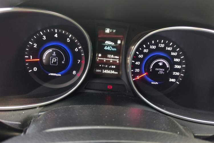 Used Hyundai Santa Fe 2015 2.0T Automatic 4x4 Smart 7-Seater Instrument Cluster