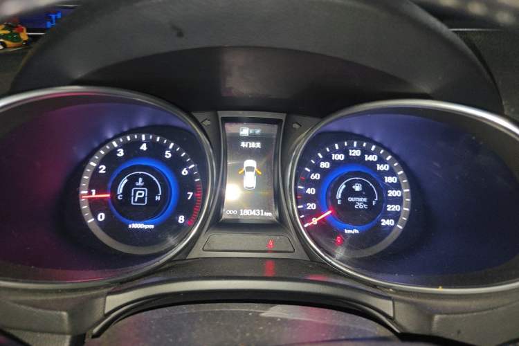Used Hyundai Santa Fe 2015 2.4L Automatic Two-Wheel Drive Smart Version 5 Seats Instrument Cluster