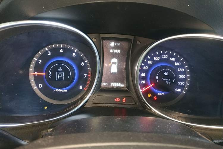 Used Hyundai Santa Fe 2015 2.0T Automatic 4x4 Smart 7-Seater Instrument Cluster