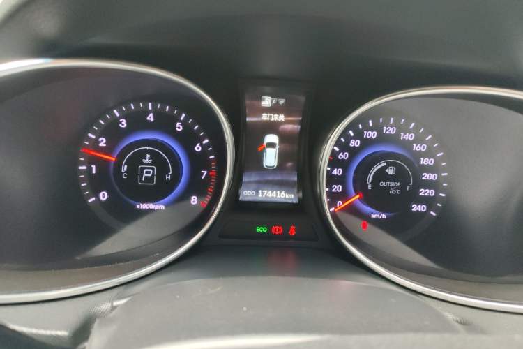 Used Hyundai Santa Fe 2015 2.0T Automatic Two-Wheel Drive Smart Version 5 Seats Instrument Cluster