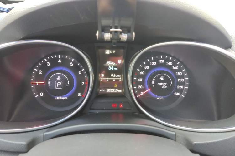 Used Hyundai Santa Fe 2015 2.0T Automatic Two-Wheel Drive Smart Version 5 Seats Instrument Cluster