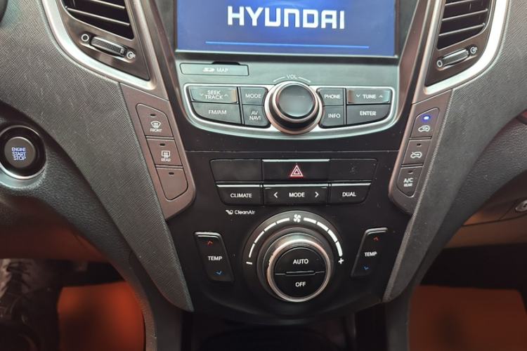 Used Hyundai Santa Fe 2015 2.0T Automatic 4x4 Smart 7-Seater Interior 1
