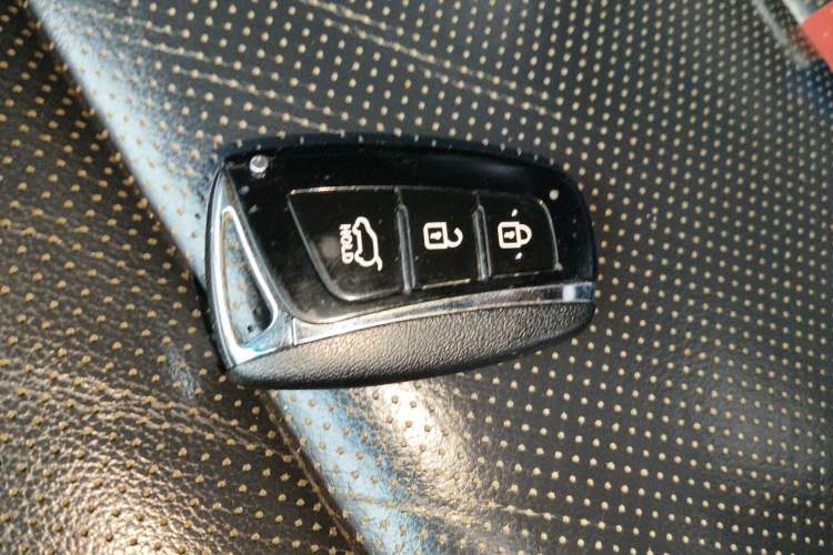 Used Hyundai Santa Fe 2015 2.0T Automatic Two-Wheel Drive Smart Version 5 Seats Interior 1