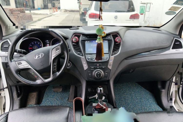Used Hyundai Santa Fe 2015 2.0T Automatic Two-Wheel Drive Smart Version 5 Seats Interior 2