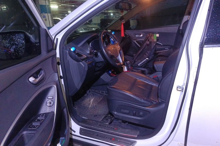 Used Hyundai Santa Fe 2015 2.0T Automatic 4x4 Smart 7-Seater Interior 3