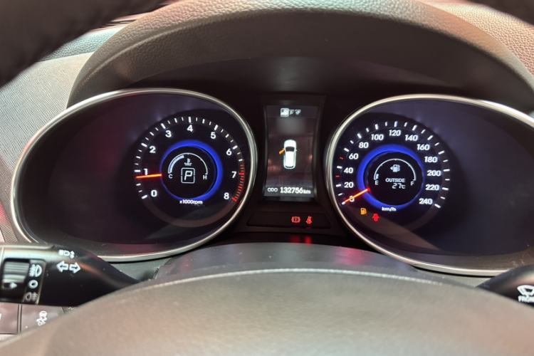 Used Hyundai Santa Fe 2015 2.0T Automatic 4x4 Smart 7-Seater Interior 4