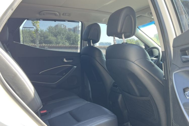 Used Hyundai Santa Fe 2015 2.0T Automatic 4x4 Smart 7-Seater Interior 7