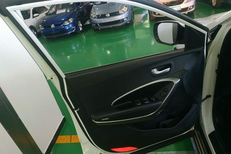 Used Hyundai Santa Fe 2015 2.0T Automatic 4x4 Smart 7-Seater Left Front Door Interior