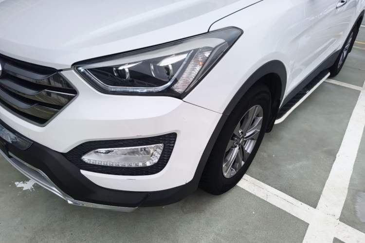 Used Hyundai Santa Fe 2015 2.4L Automatic Two-Wheel Drive Smart Version 5 Seats Left Front Headlight
