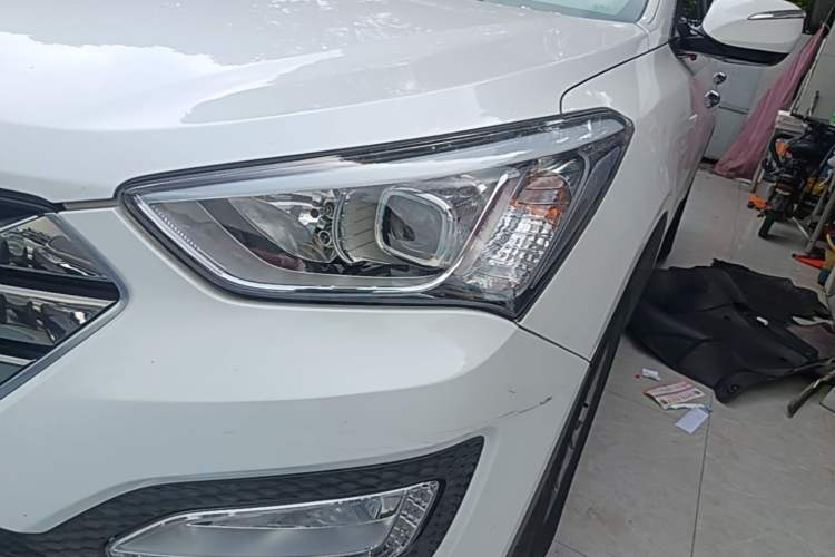 Used Hyundai Santa Fe 2015 2.0T Automatic 4x4 Smart 7-Seater Left Front Headlight