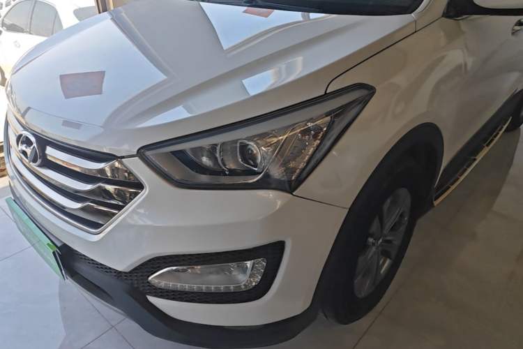 Used Hyundai Santa Fe 2015 2.4L Automatic All-Wheel Drive Smart Version 5 Seats Left Front Headlight
