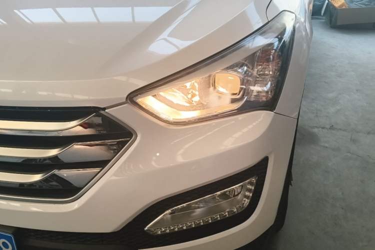 Used Hyundai Santa Fe 2015 2.0T Automatic Two-Wheel Drive Smart Version 5 Seats Left Front Headlight
