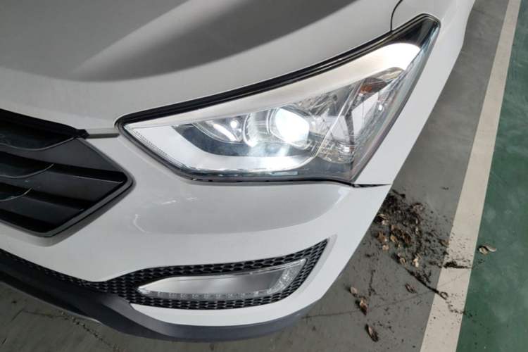 Used Hyundai Santa Fe 2015 2.0T Automatic Two-Wheel Drive Smart Version 5 Seats Left Front Headlight