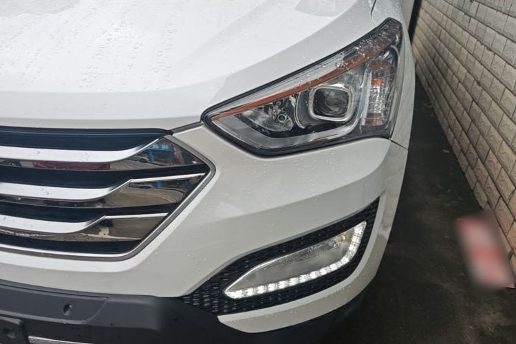 Used Hyundai Santa Fe 2015 2.4L Automatic Two-Wheel Drive Smart Version 5 Seats Left Front Headlight