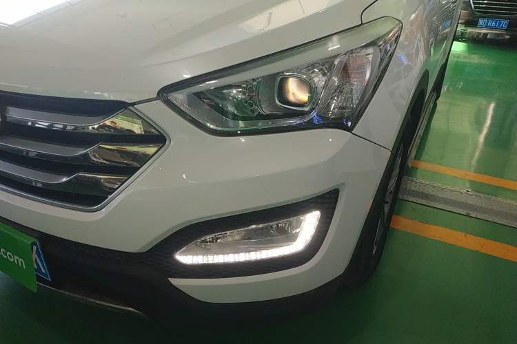 Used Hyundai Santa Fe 2015 2.0T Automatic 4x4 Smart 7-Seater Left Front Headlight