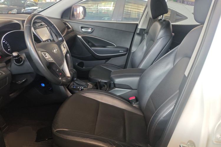 Used Hyundai Santa Fe 2015 2.0T Automatic Two-Wheel Drive Smart Version 5 Seats Left Front Seat