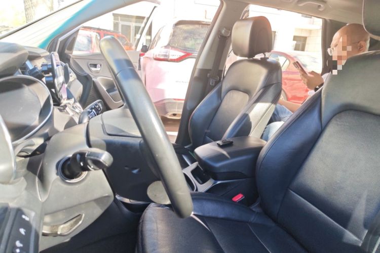 Used Hyundai Santa Fe 2015 2.0T Automatic Two-Wheel Drive Smart Version 5 Seats Left Front Seat