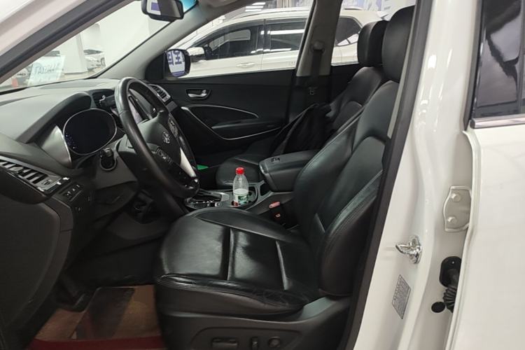 Used Hyundai Santa Fe 2015 2.0T Automatic All-Wheel Drive Smart Version 5 Seats Left Front Seat