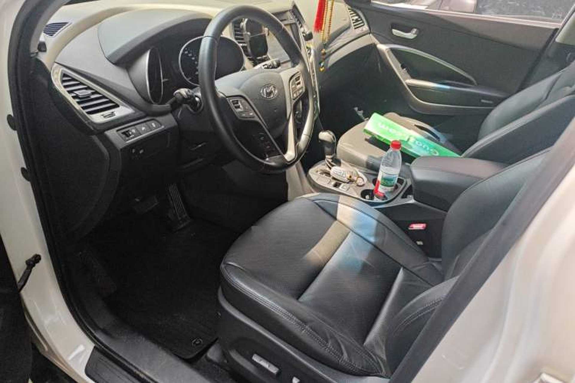 Used Hyundai Santa Fe 2015 2.4L Automatic Two-Wheel Drive Smart Version 5 Seats Left Front Seat