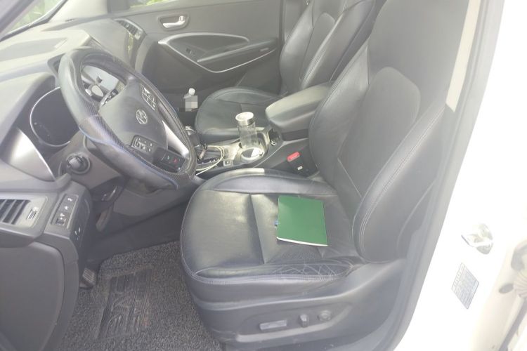 Used Hyundai Santa Fe 2015 2.4L Automatic Two-Wheel Drive Smart Version 5 Seats Left Front Seat