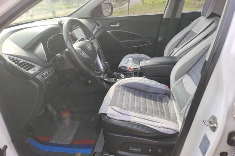 Used Hyundai Santa Fe 2015 2.4L Automatic All-Wheel Drive Smart Version 5 Seats Left Front Seat
