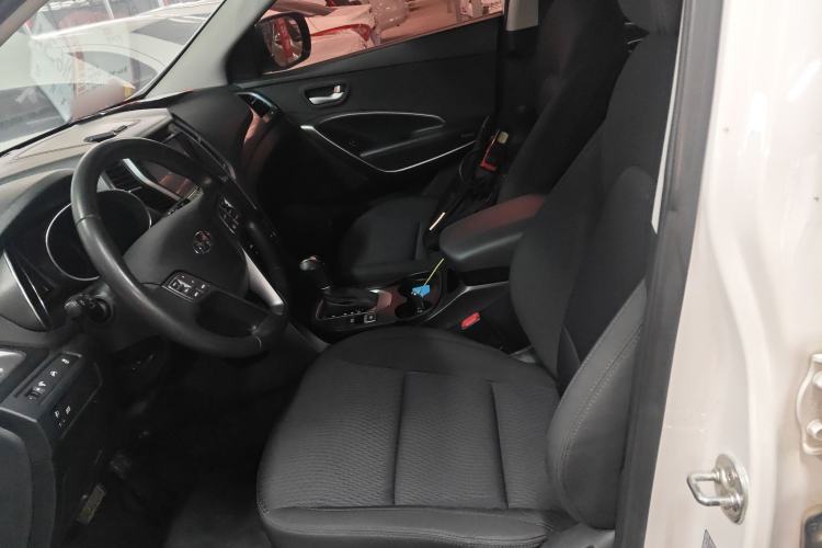 Used Hyundai Santa Fe 2015 2.0T Automatic Two-Wheel Drive Comfort Version 5 Seats Left Front Seat