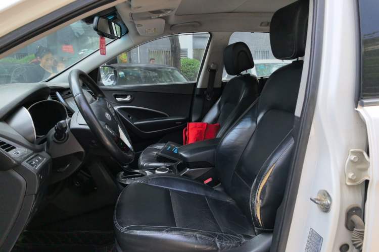 Used Hyundai Santa Fe 2015 2.0T Automatic Two-Wheel Drive Smart Version 5 Seats Left Front Seat