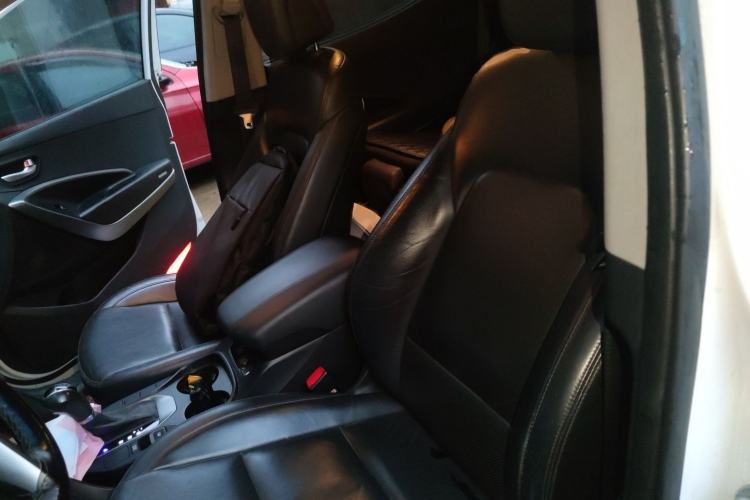 Used Hyundai Santa Fe 2015 2.0T Automatic Two-Wheel Drive Smart Version 5 Seats Left Front Seat