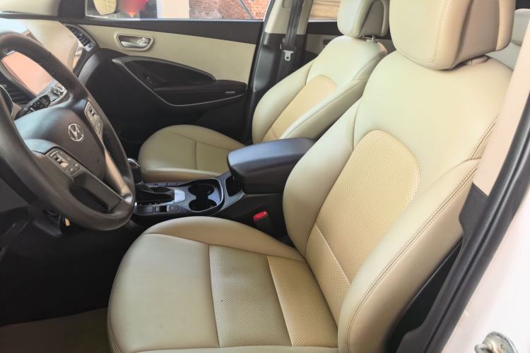 Used Hyundai Santa Fe 2015 2.4L Automatic Two-Wheel Drive Comfort Edition 5 Seats Left Front Seat