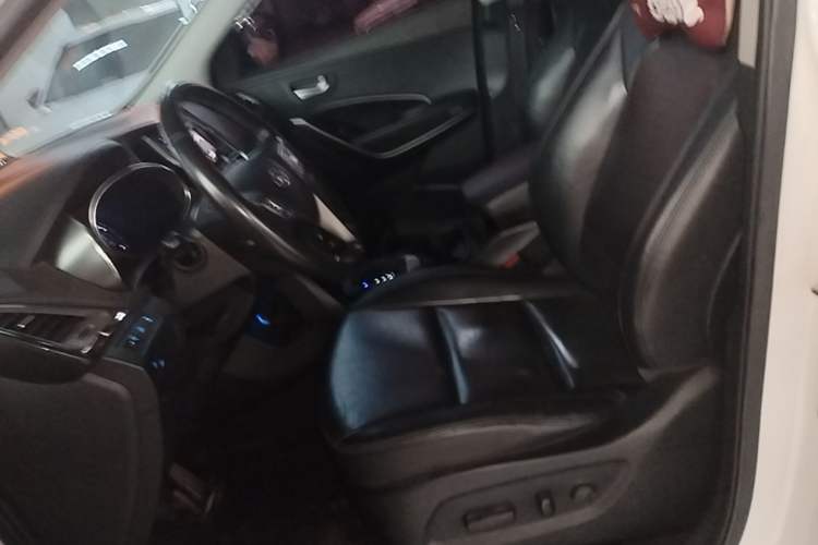 Used Hyundai Santa Fe 2015 2.0T Automatic Two-Wheel Drive Smart Version 5 Seats Left Front Seat