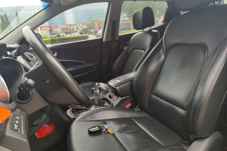 Used Hyundai Santa Fe 2015 2.4L Automatic All-Wheel Drive Smart Version 5 Seats Left Front Seat