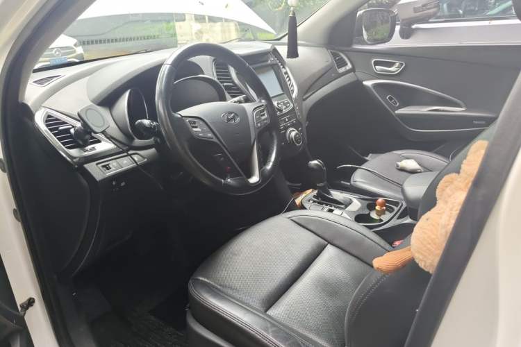 Used Hyundai Santa Fe 2015 2.4L Automatic Two-Wheel Drive Smart Version 5 Seats Left Front Seat