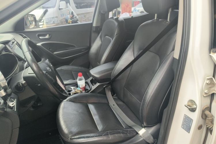 Used Hyundai Santa Fe 2015 2.4L Automatic Two-Wheel Drive Smart Version 5 Seats Left Front Seat