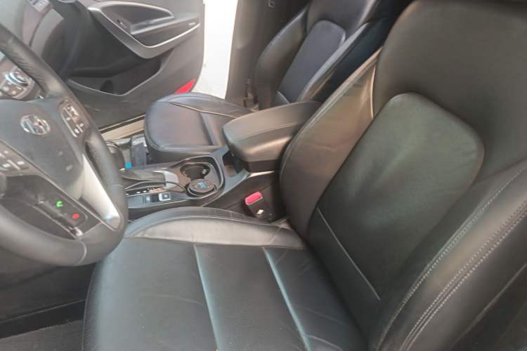 Used Hyundai Santa Fe 2015 2.0T Automatic Two-Wheel Drive Smart Version 5 Seats Left Front Seat