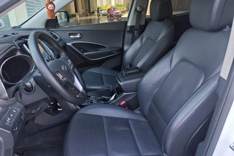 Used Hyundai Santa Fe 2015 2.0T Automatic All-Wheel Drive Smart Version 5 Seats Left Front Seat