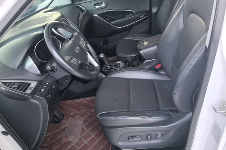 Used Hyundai Santa Fe 2015 2.0T Automatic All-Wheel Drive Smart Version 5 Seats Left Front Seat