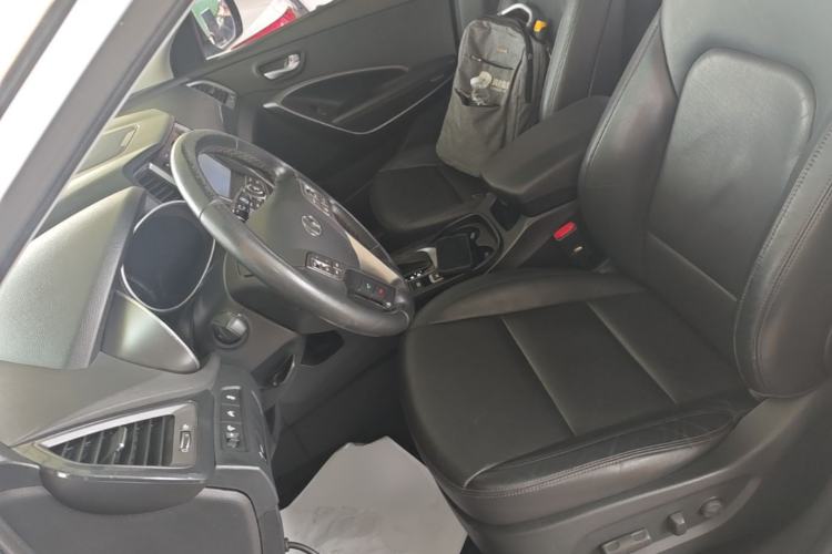 Used Hyundai Santa Fe 2015 2.0T Automatic Two-Wheel Drive Smart Version 5 Seats Left Front Seat