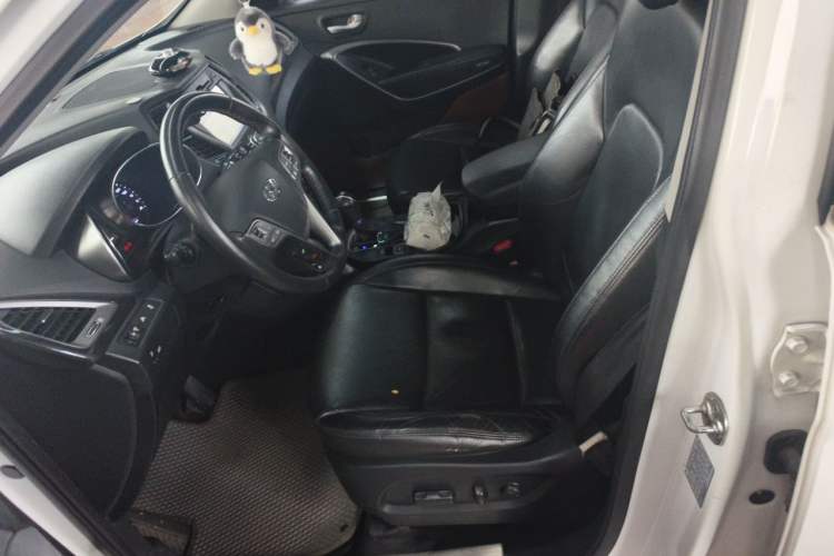 Used Hyundai Santa Fe 2015 2.0T Automatic Two-Wheel Drive Smart Version 5 Seats Left Front Seat