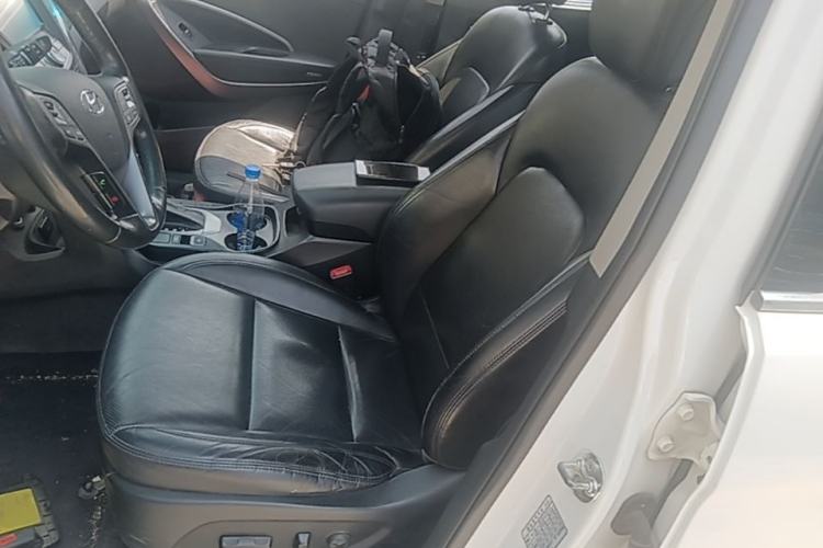 Used Hyundai Santa Fe 2015 2.0T Automatic Two-Wheel Drive Smart Version 5 Seats Left Front Seat