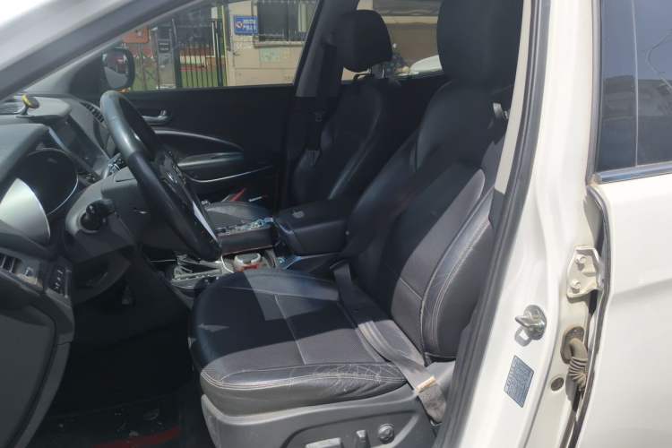 Used Hyundai Santa Fe 2015 2.0T Automatic 4x4 Smart 7-Seater Left Front Seat
