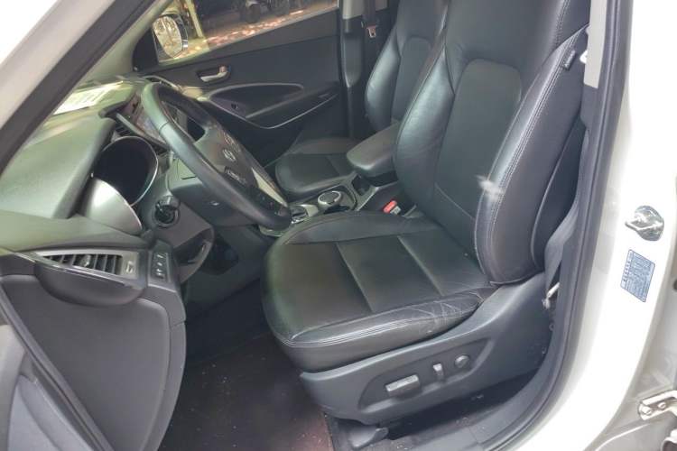Used Hyundai Santa Fe 2015 2.0T Automatic Two-Wheel Drive Smart Version 5 Seats Left Front Seat