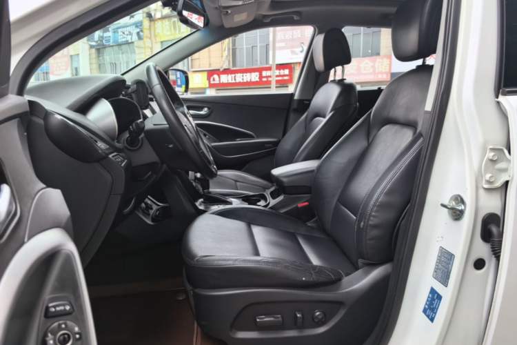 Used Hyundai Santa Fe 2015 2.0T Automatic Two-Wheel Drive Smart Version 5 Seats Left Front Seat