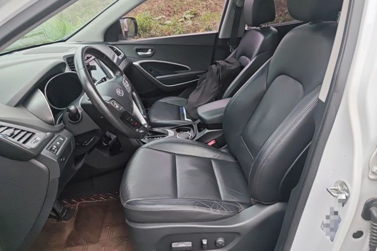 Used Hyundai Santa Fe 2015 2.0T Automatic Two-Wheel Drive Smart Version 5 Seats Left Front Seat