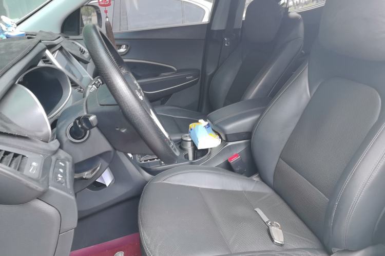 Used Hyundai Santa Fe 2015 2.4L Automatic Two-Wheel Drive Smart Version 5 Seats Left Front Seat