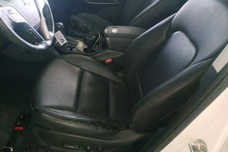 Used Hyundai Santa Fe 2015 2.0T Automatic 4x4 Smart 7-Seater Left Front Seat