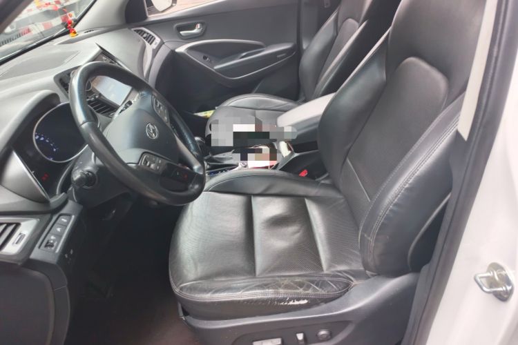 Used Hyundai Santa Fe 2015 2.4L Automatic Two-Wheel Drive Smart Version 5 Seats Left Front Seat
