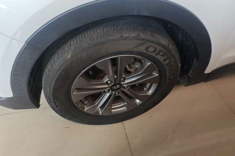 Used Hyundai Santa Fe 2015 2.0T Automatic Two-Wheel Drive Smart Version 5 Seats Left Front Wheel Hub
